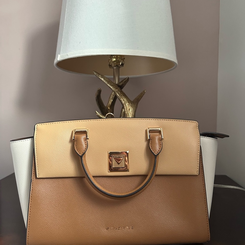 Brand new Michael Kors Sylvia bag brown, tan, and white.